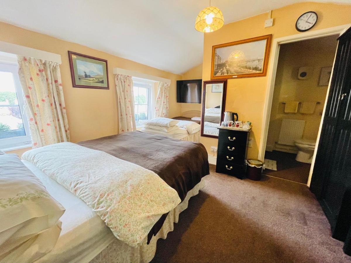 Apsley Villa Guest House. Cirencester Bagian luar foto