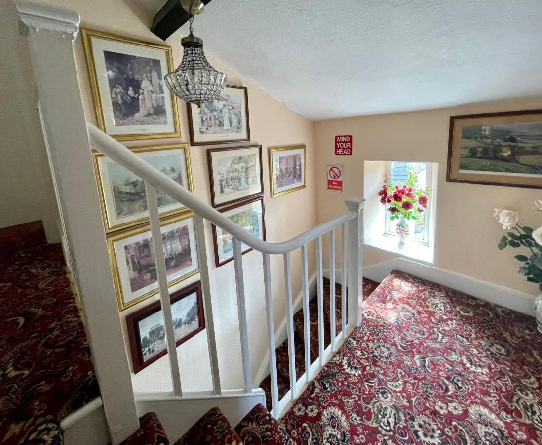 Apsley Villa Guest House. Cirencester Bagian luar foto